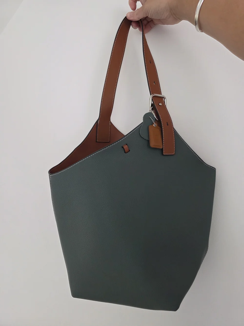 Two-Tone Green and Brown Leather Tote Bag with Adjustable Strap